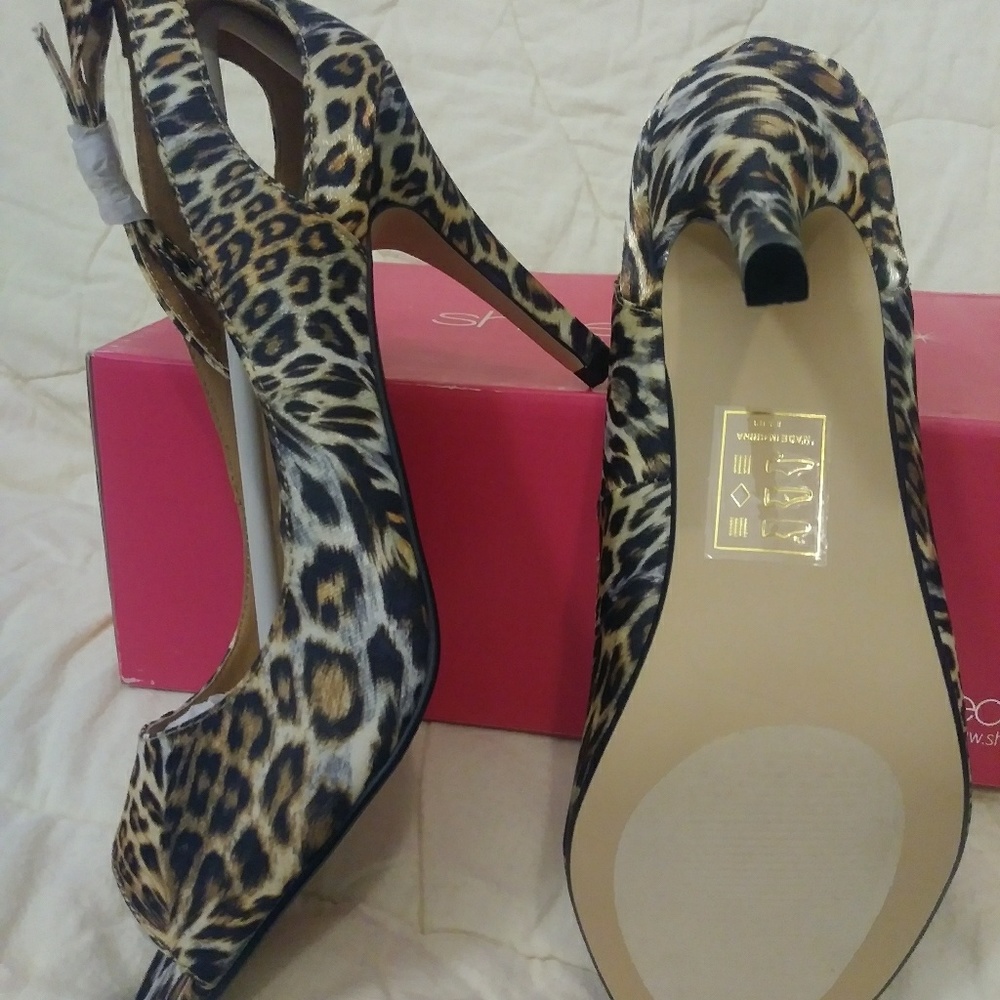 Shoe Dazzle Ladies shoes size 8.5